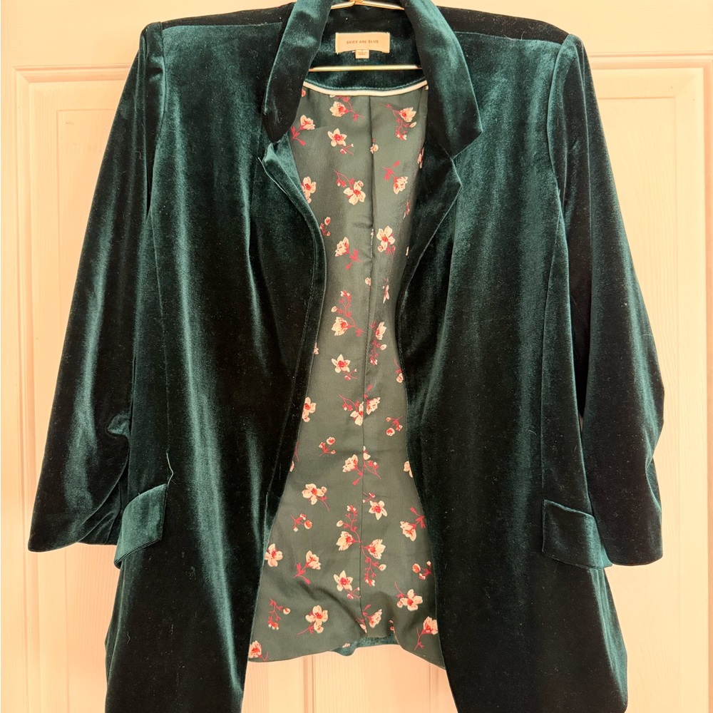 Skies Are Blue Velvet Blazer in Deep Green